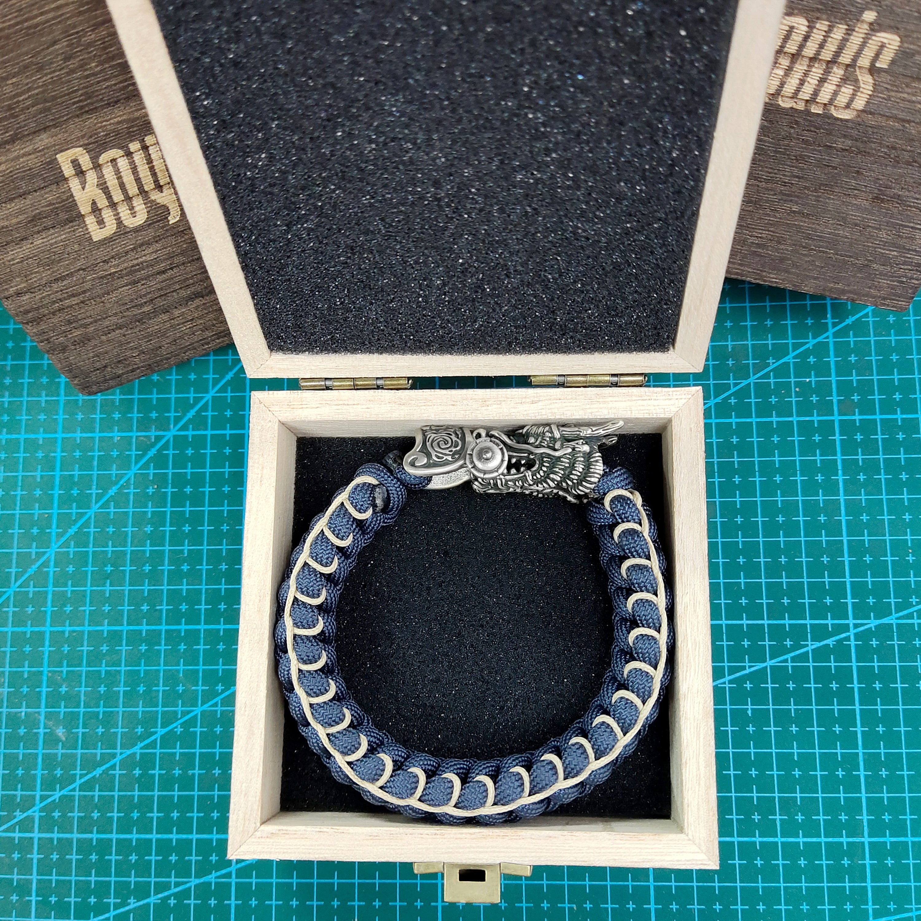 The Dragon II Paracord Bracelet