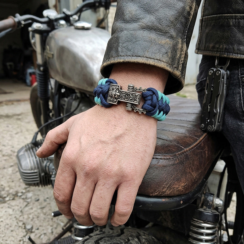 The Skull Paracord Bracelet